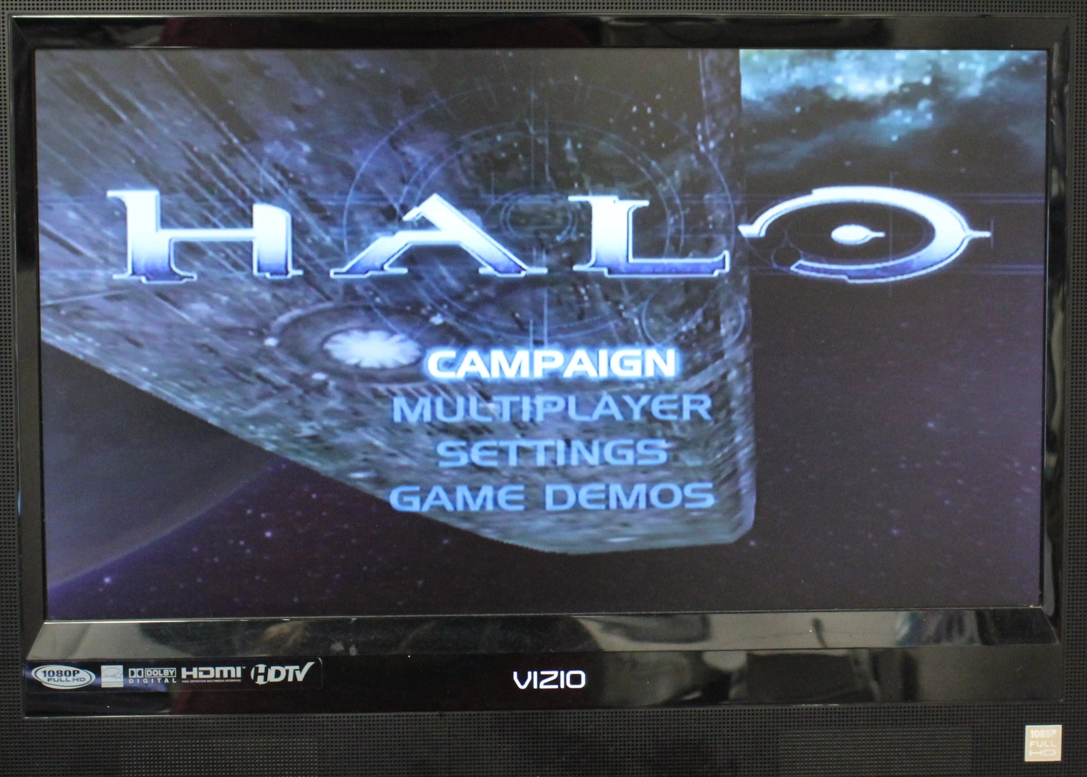 Gameplay screenshot of Halo: Combat Evolved for Microsoft Xbox Original NTSC-U, showing main menu with options bar.