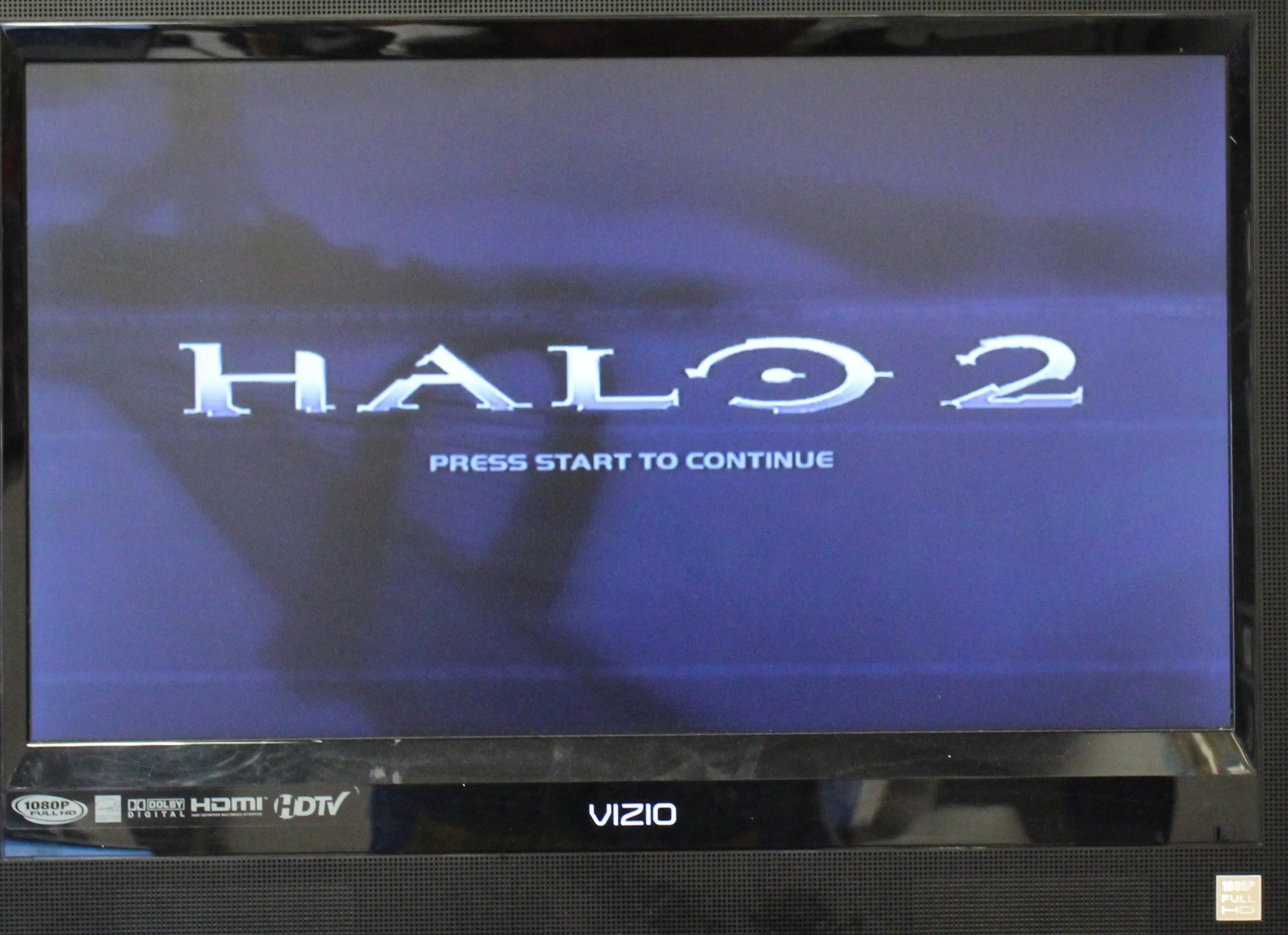 Gameplay screenshot of Halo 2 for Microsoft Xbox Original NTSC-U, showing main menu press start to continue image.
