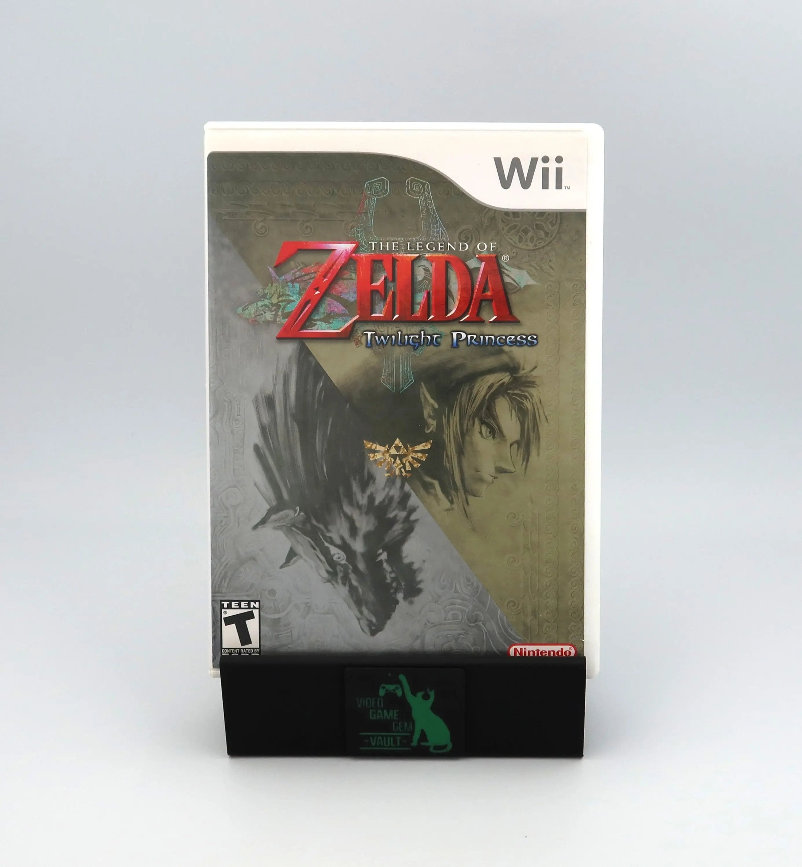 Front artwork cover of a complete in box NTSC-U 2006 copy of The Legend of Zelda Twilight Princess for Nintendo Wii. Showcasing intact clean and authentic artwork on a clean white background.