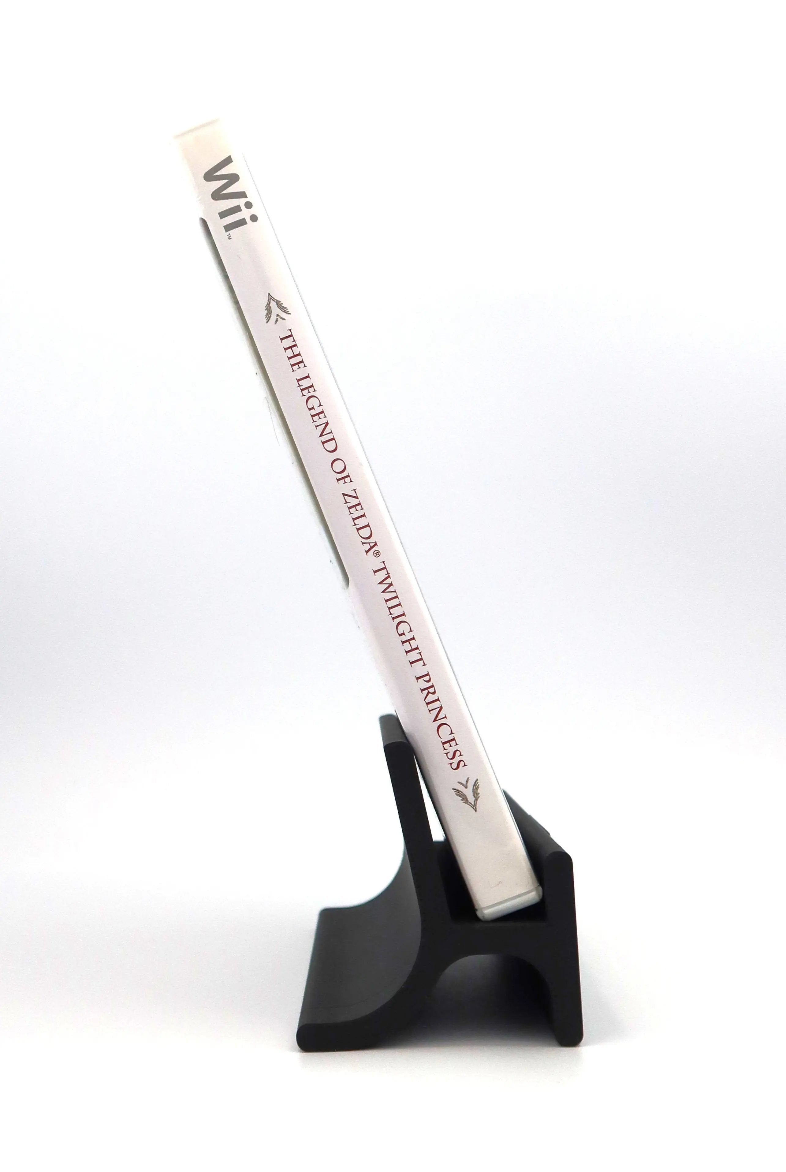 View of spine artwork cover of a complete in box NTSC-U 2006 copy of The Legend of Zelda Twilight Princess for Nintendo Wii. Showcasing intact clean and authentic artwork with game title text on a clean white background.